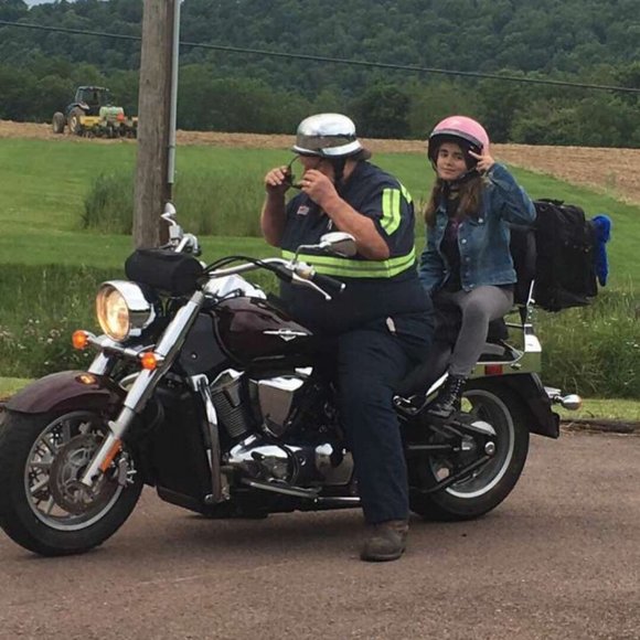 CLOSET CLEAN OUT! BUNDLE 3 OR MORE FOR 50% OFF - Picture 15 of 16